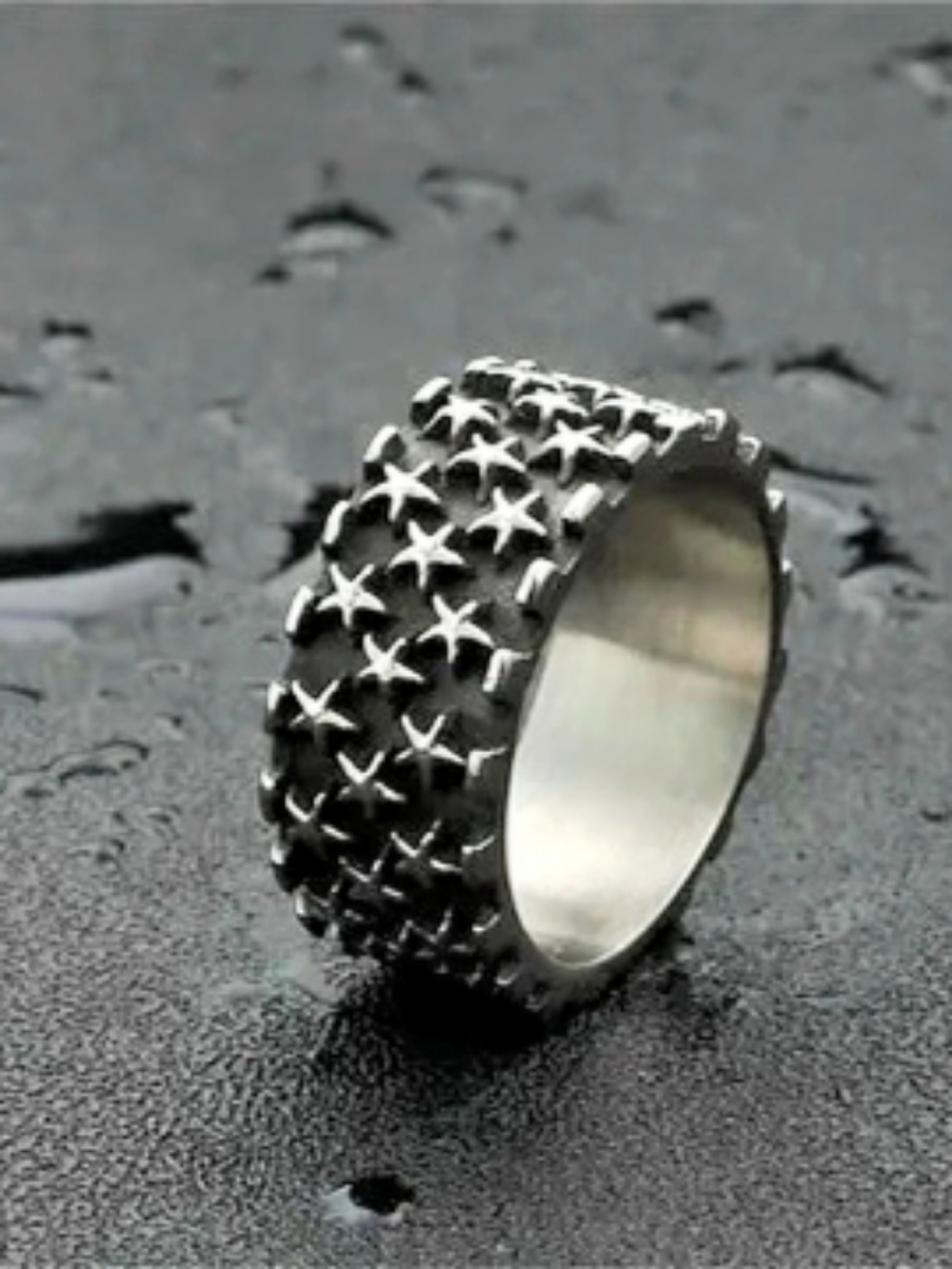 Star Textured Statement Ring in Black & Silver Like New